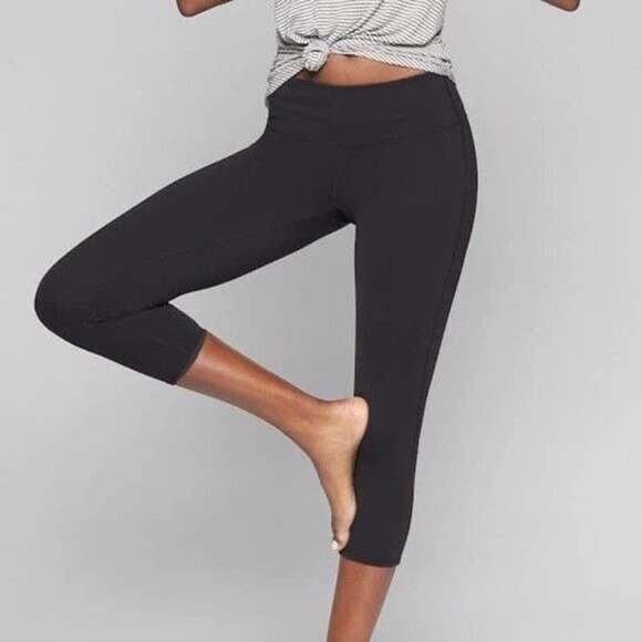 Athleta Pants - Athleta Chataranga Leggings Black XS Cropped Leggings